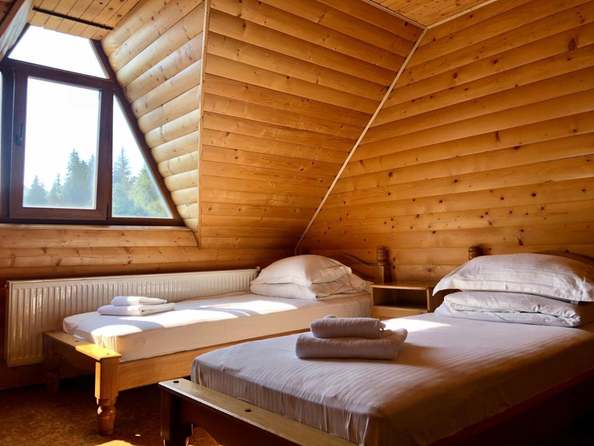 Hotel La Кrechunu à Bukovel Extérieur photo