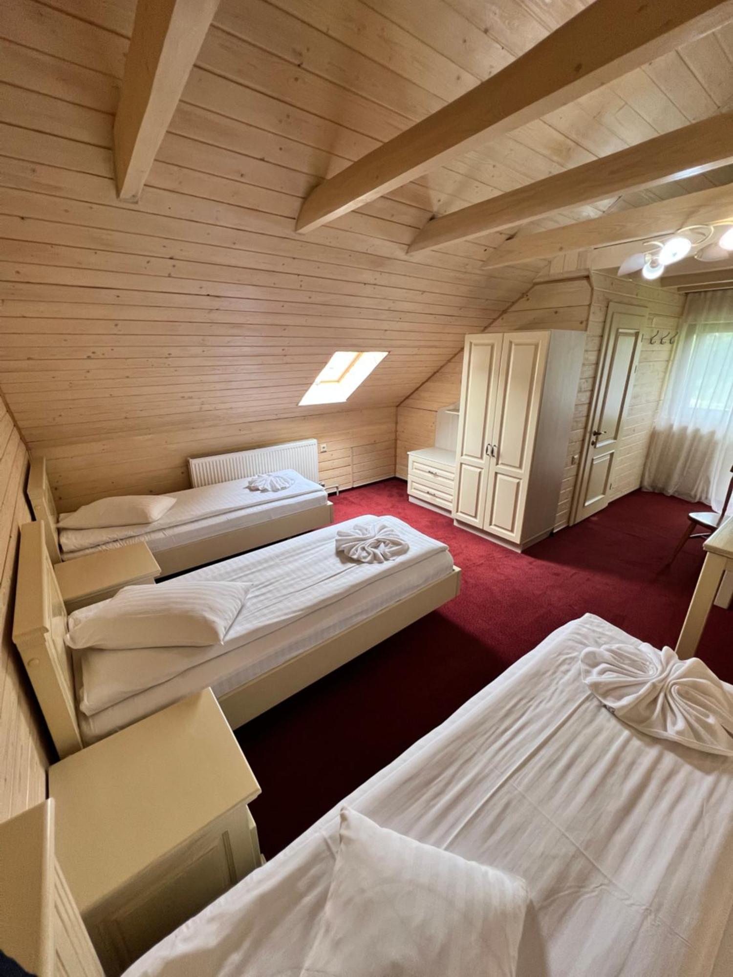 Hotel La Кrechunu à Bukovel Extérieur photo
