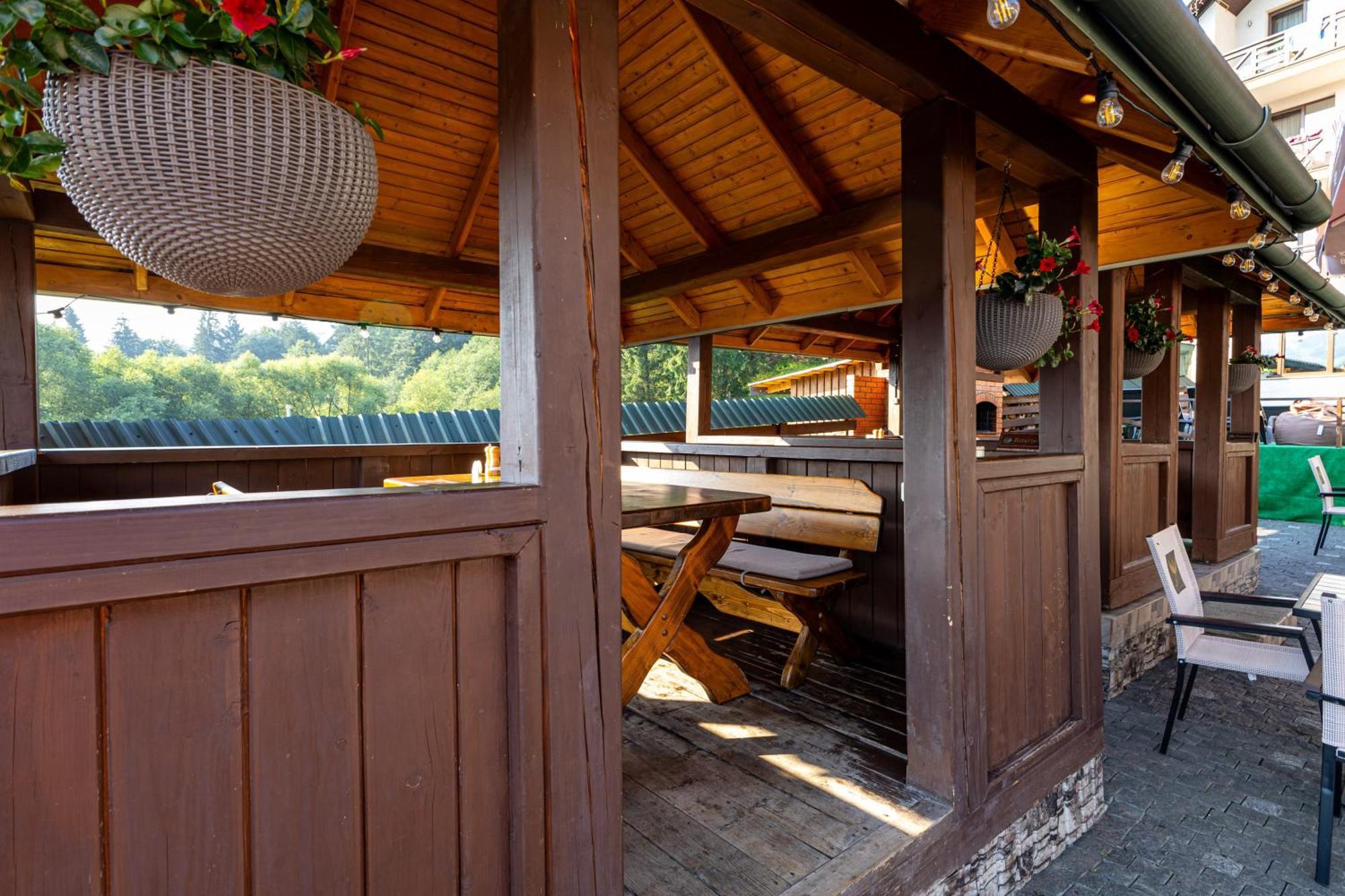 Hotel La Кrechunu à Bukovel Extérieur photo