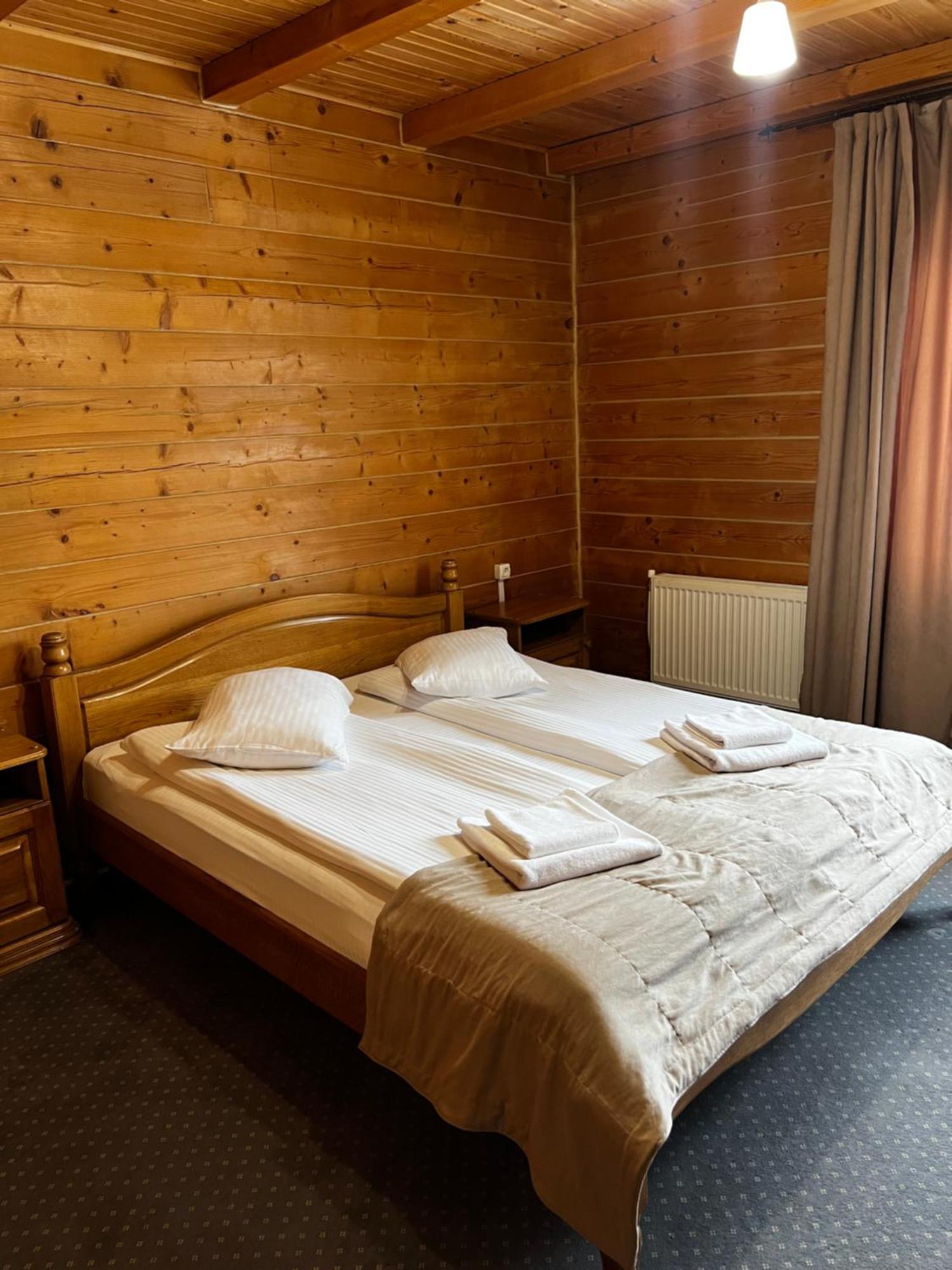 Hotel La Кrechunu à Bukovel Extérieur photo