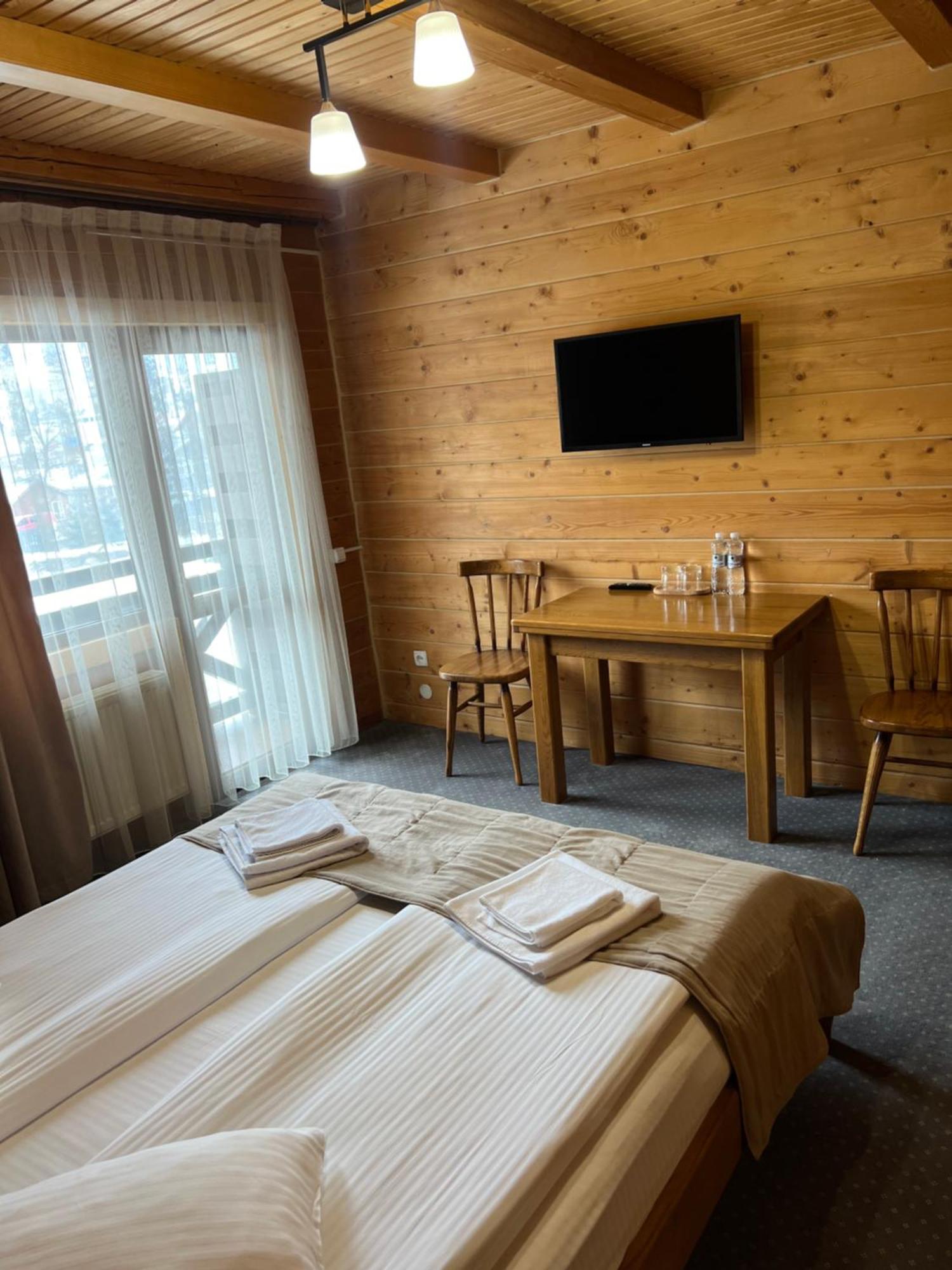 Hotel La Кrechunu à Bukovel Extérieur photo